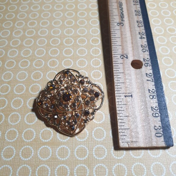 Vintage Gold Tone Rhinestone Pin Brooch Filigree Grandmother Mom Gift Costume - Picture 2 of 3